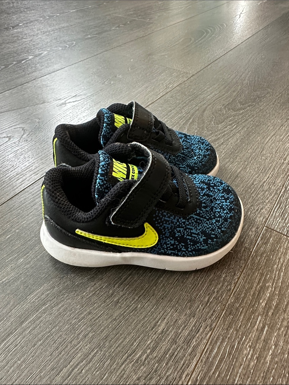 Nike Flex Contact Tennis Shoes